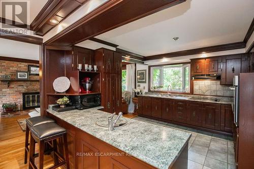 341 Clarendon Drive, Hamilton, ON - Indoor Photo Showing Kitchen