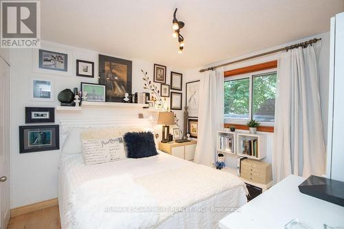 341 Clarendon Drive, Hamilton, ON - Indoor Photo Showing Bedroom