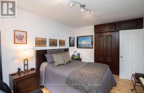 341 Clarendon Drive, Hamilton, ON - Indoor Photo Showing Bedroom