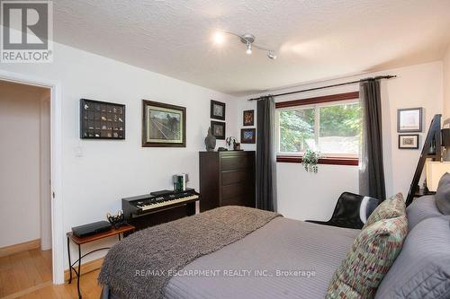 341 Clarendon Drive, Hamilton, ON - Indoor Photo Showing Bedroom