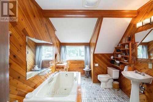 341 Clarendon Drive, Hamilton, ON - Indoor Photo Showing Bathroom