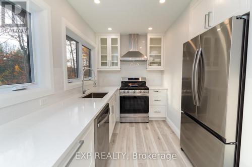 39 Becketts Side Road, Tay, ON - Indoor Photo Showing Kitchen With Upgraded Kitchen