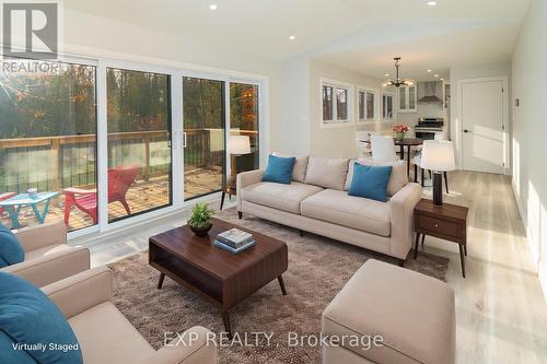 39 Becketts Side Road, Tay, ON - Indoor Photo Showing Living Room