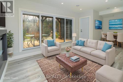 39 Becketts Side Road, Tay, ON - Indoor Photo Showing Living Room