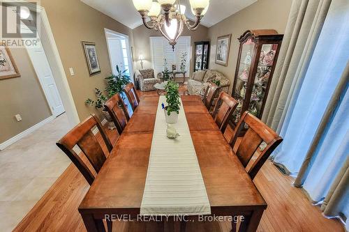 2 Hampshire Place, Hamilton, ON - Indoor Photo Showing Dining Room