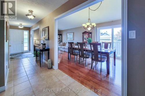 2 Hampshire Place, Hamilton, ON - Indoor Photo Showing Dining Room