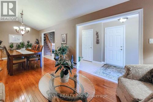 2 Hampshire Place, Hamilton, ON - Indoor