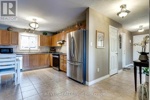 2 Hampshire Place, Hamilton, ON - Indoor Photo Showing Kitchen With Stainless Steel Kitchen