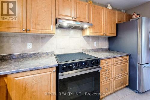 2 Hampshire Place, Hamilton, ON - Indoor Photo Showing Kitchen