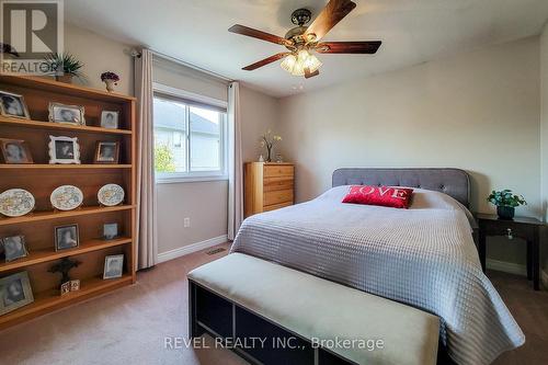 2 Hampshire Place, Hamilton, ON - Indoor Photo Showing Bedroom