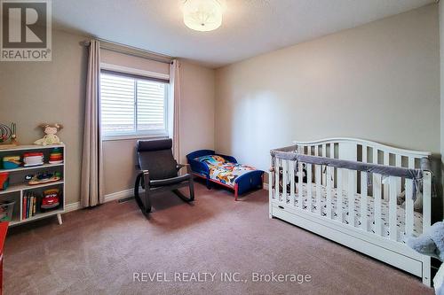 2 Hampshire Place, Hamilton, ON - Indoor Photo Showing Bedroom