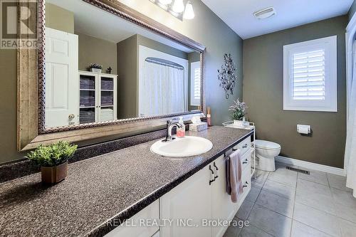 2 Hampshire Place, Hamilton, ON - Indoor Photo Showing Bathroom