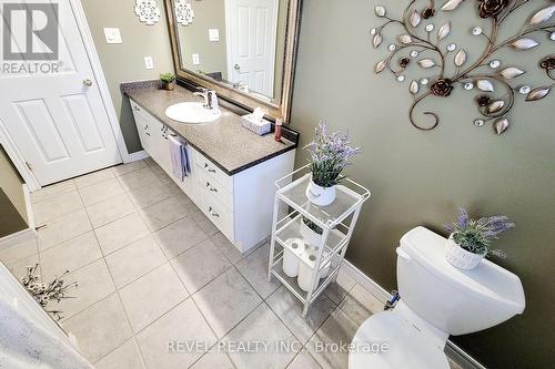 2 Hampshire Place, Hamilton, ON - Indoor Photo Showing Bathroom