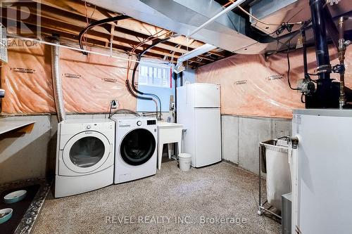 2 Hampshire Place, Hamilton, ON - Indoor Photo Showing Laundry Room