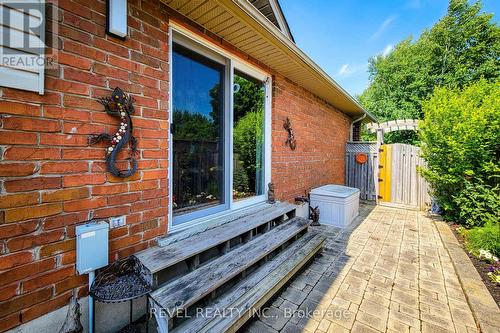 2 Hampshire Place, Hamilton, ON - Outdoor With Deck Patio Veranda With Exterior