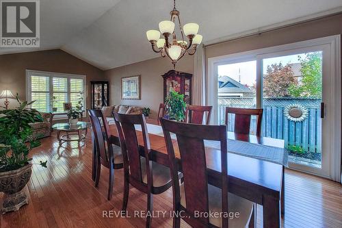 2 Hampshire Place, Hamilton, ON - Indoor Photo Showing Dining Room