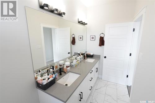 2609 Cameron Street, Regina, SK - Indoor Photo Showing Bathroom