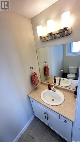 8869 Herman Crescent, Regina, SK - Indoor Photo Showing Bathroom