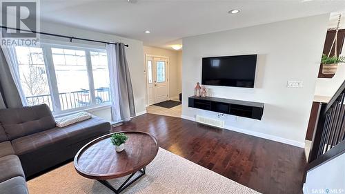 8869 Herman Crescent, Regina, SK - Indoor Photo Showing Living Room