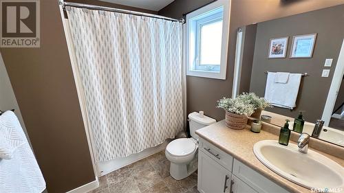 8869 Herman Crescent, Regina, SK - Indoor Photo Showing Bathroom