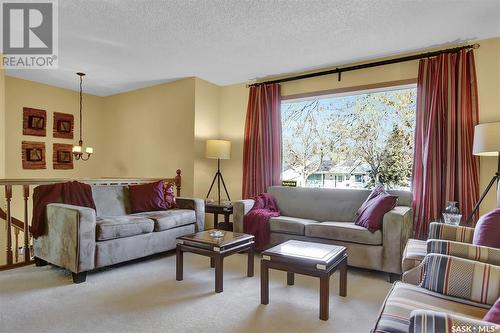 82 Mcsherry Crescent, Regina, SK - Indoor Photo Showing Living Room