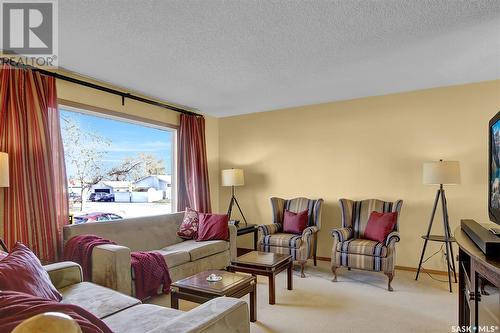 82 Mcsherry Crescent, Regina, SK - Indoor Photo Showing Living Room