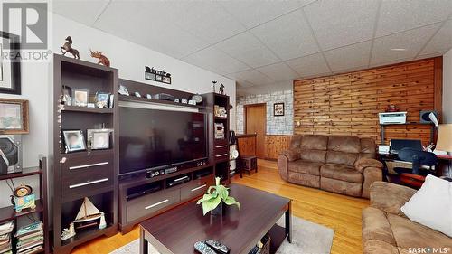 335 Argyle Street N, Regina, SK - Indoor Photo Showing Living Room