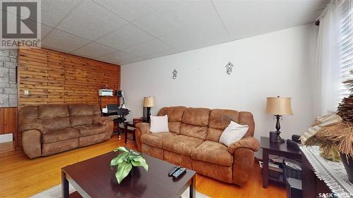 335 Argyle Street N, Regina, SK - Indoor Photo Showing Living Room