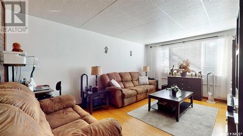 335 Argyle Street N, Regina, SK - Indoor Photo Showing Living Room