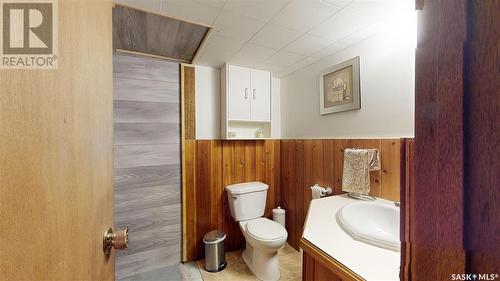 335 Argyle Street N, Regina, SK - Indoor Photo Showing Bathroom