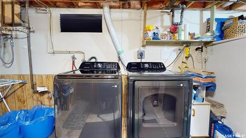 335 Argyle Street N, Regina, SK - Indoor Photo Showing Laundry Room