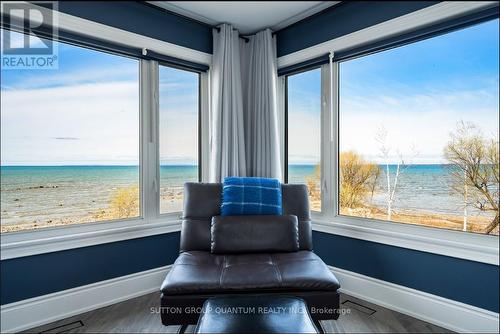 27 Waterview Road, Wasaga Beach, ON - Indoor Photo Showing Living Room