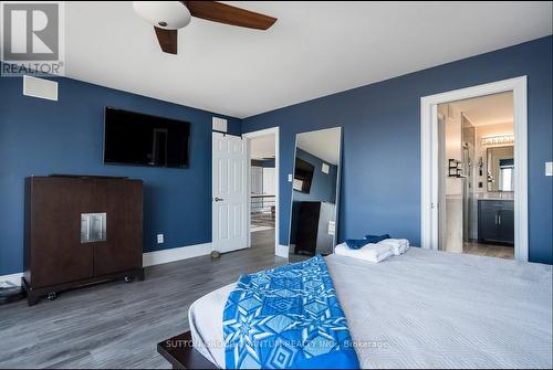 27 Waterview Road, Wasaga Beach, ON - Indoor Photo Showing Bedroom