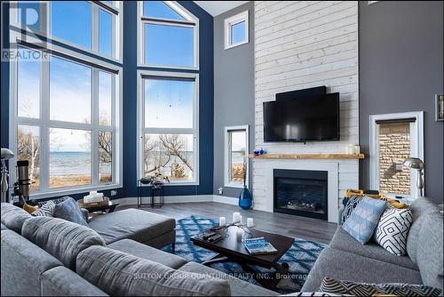 27 Waterview Road, Wasaga Beach, ON - Indoor Photo Showing Living Room With Fireplace