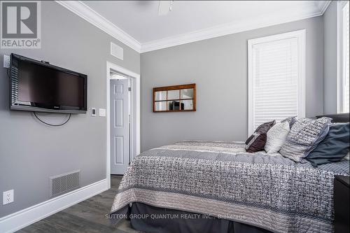 27 Waterview Road, Wasaga Beach, ON - Indoor Photo Showing Bedroom