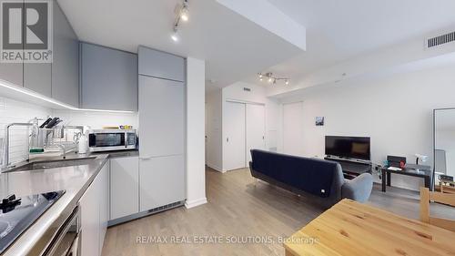 601 - 60 Colborne Street, Toronto, ON - Indoor Photo Showing Kitchen