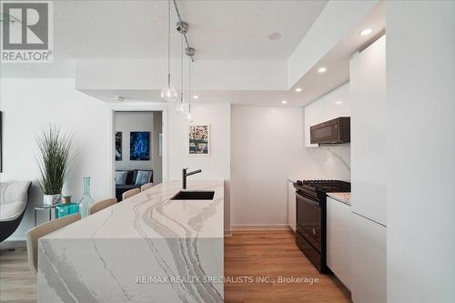 3201 - 5 Mariner Terrace, Toronto, ON - Indoor Photo Showing Kitchen With Upgraded Kitchen