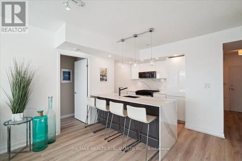 3201 - 5 Mariner Terrace, Toronto, ON - Indoor Photo Showing Kitchen With Upgraded Kitchen