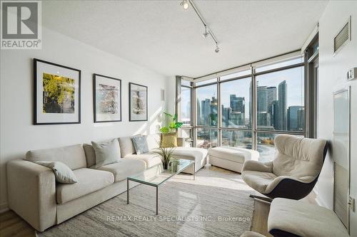 3201 - 5 Mariner Terrace, Toronto, ON - Indoor Photo Showing Living Room