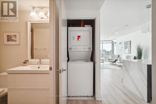 3201 - 5 Mariner Terrace, Toronto, ON - Indoor Photo Showing Laundry Room