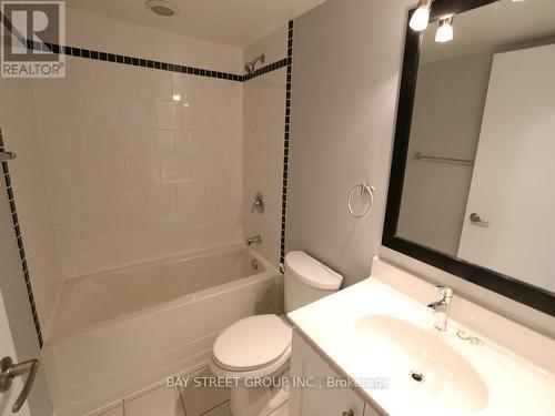 1709 - 33 Sheppard Avenue E, Toronto, ON - Indoor Photo Showing Bathroom