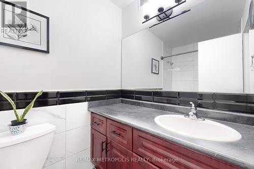 106 - 4060 Lawrence Avenue E, Toronto, ON - Indoor Photo Showing Bathroom