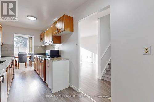 106 - 4060 Lawrence Avenue E, Toronto, ON - Indoor Photo Showing Kitchen