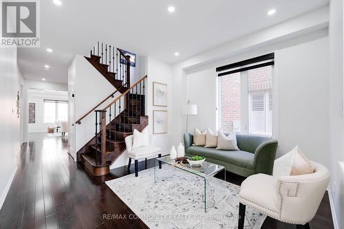 2517 Wintergrace Avenue, Oshawa, ON - Indoor Photo Showing Living Room