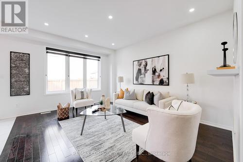 2517 Wintergrace Avenue, Oshawa, ON - Indoor Photo Showing Living Room