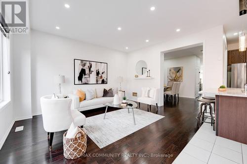 2517 Wintergrace Avenue, Oshawa, ON - Indoor Photo Showing Living Room