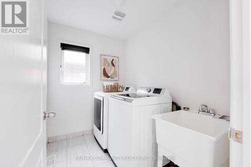 2517 Wintergrace Avenue, Oshawa, ON - Indoor Photo Showing Laundry Room