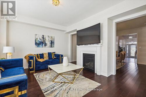 295 Northglen Boulevard, Clarington, ON - Indoor Photo Showing Living Room With Fireplace