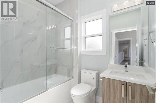 1046 Martin Avenue Unit# 3, Kelowna, BC - Indoor Photo Showing Bathroom