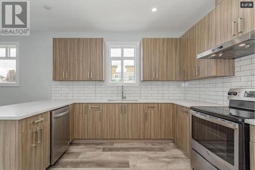 1046 Martin Avenue Unit# 3, Kelowna, BC - Indoor Photo Showing Kitchen